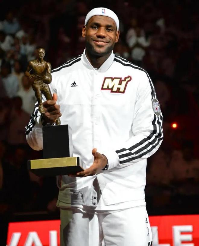 开云体育在线-篮球选手发挥出色，荣膺最佳MVP的简单介绍