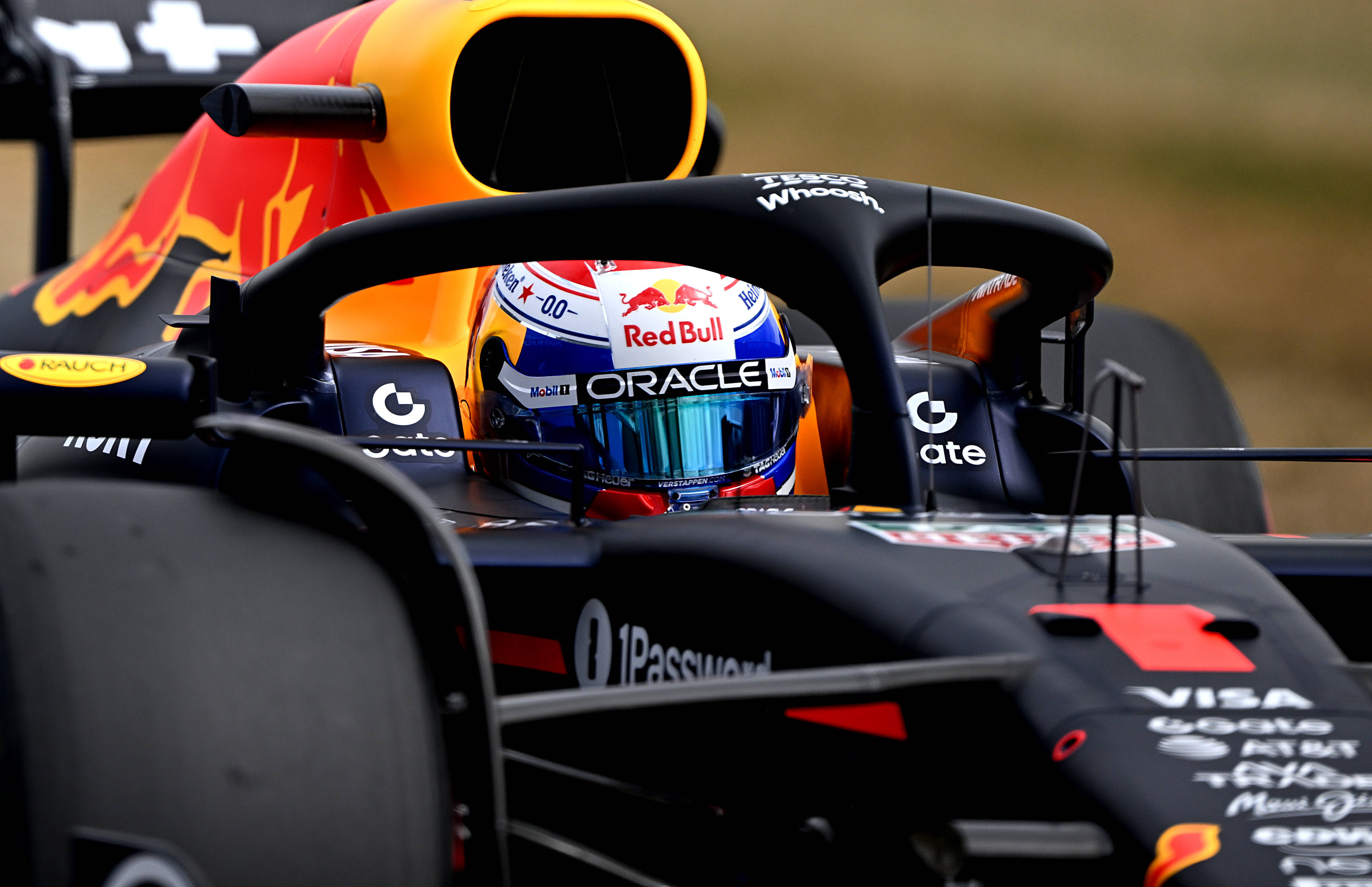 雷诺车队横扫迈凯伦，皮亚斯特里带队取胜的简单介绍