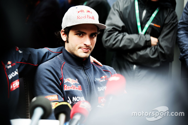 红牛二队鏖战威廉姆斯，塞恩斯刷新纪录